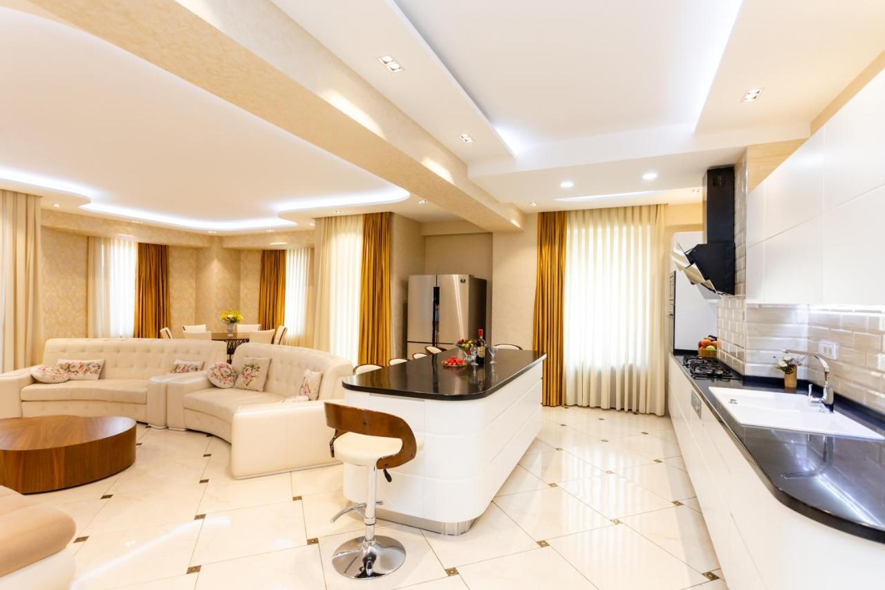 Central Cozy 3Bd-2Bath Apartment ティビリシ エクステリア 写真
