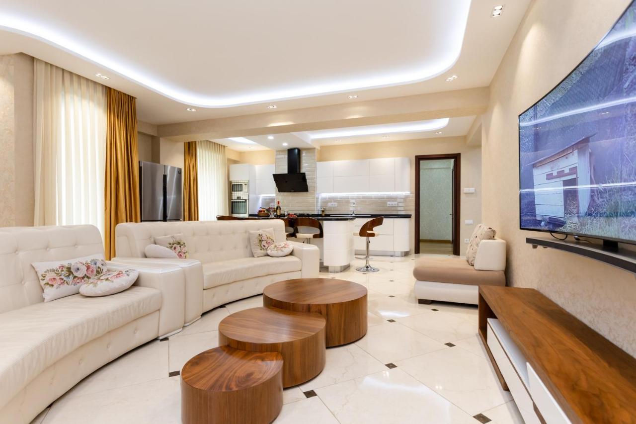 Central Cozy 3Bd-2Bath Apartment ティビリシ エクステリア 写真