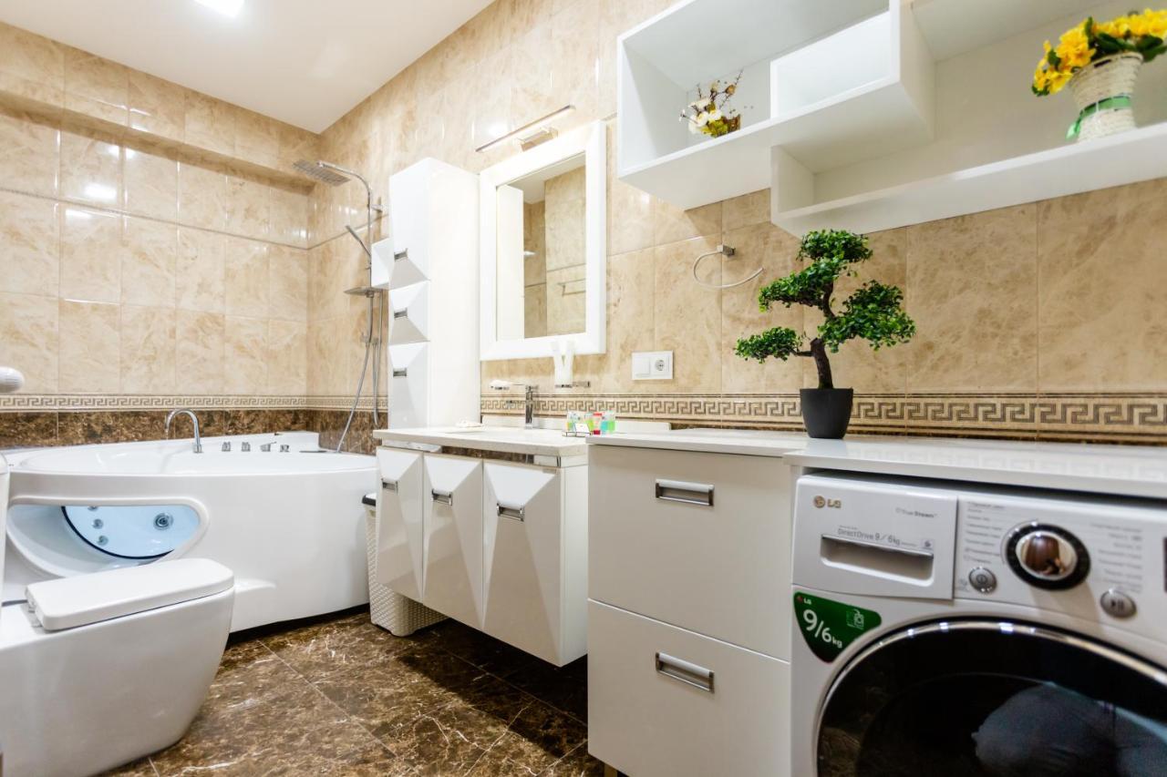 Central Cozy 3Bd-2Bath Apartment ティビリシ エクステリア 写真